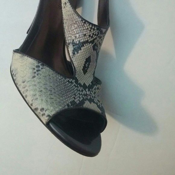 PHYTON SNAKE PRINT LEATHER SOLES PUMPS T STRAP OPEN TOE  WOMENS SIZE 8 - Picture 6 of 7